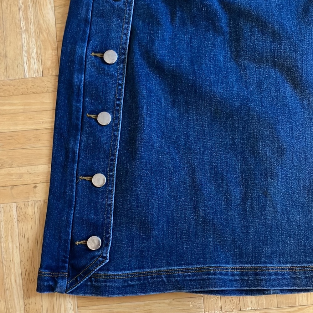 Casual summer denim jean skirt side button detail + exposed back zipper NWOT 6 - Picture 4 of 9